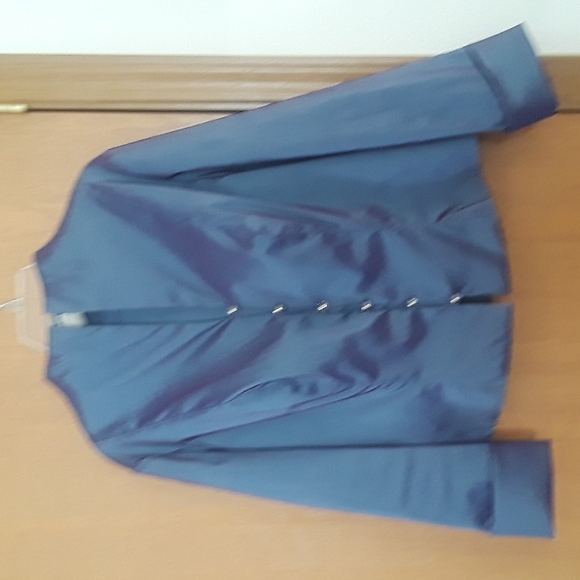 U3 collection top women - Picture 1 of 9